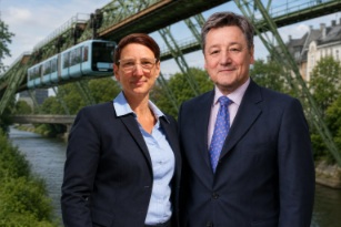 Claudia Bötte und Dr. Hartmut Beucker